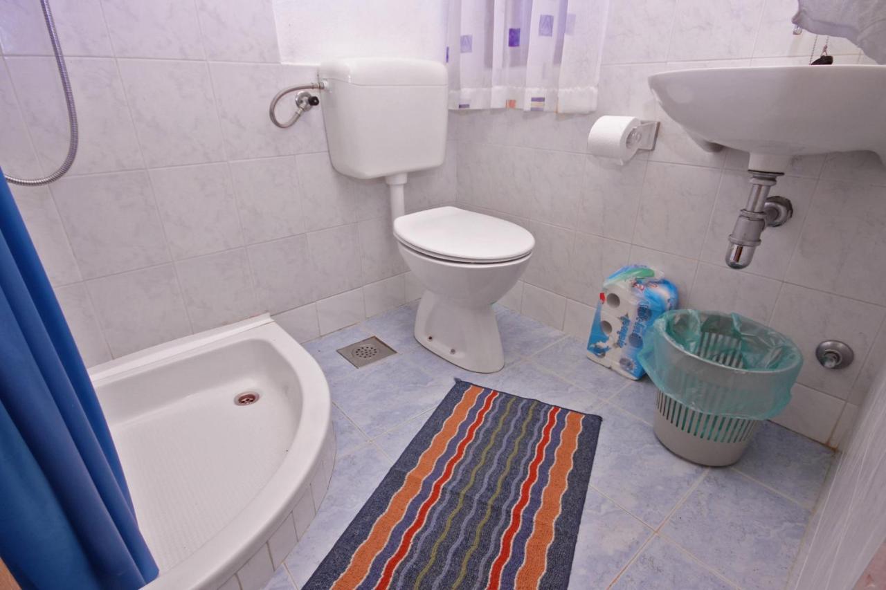 Apartment Seaside Secluded Cove Pobij, Hvar - 5712 Gdinj